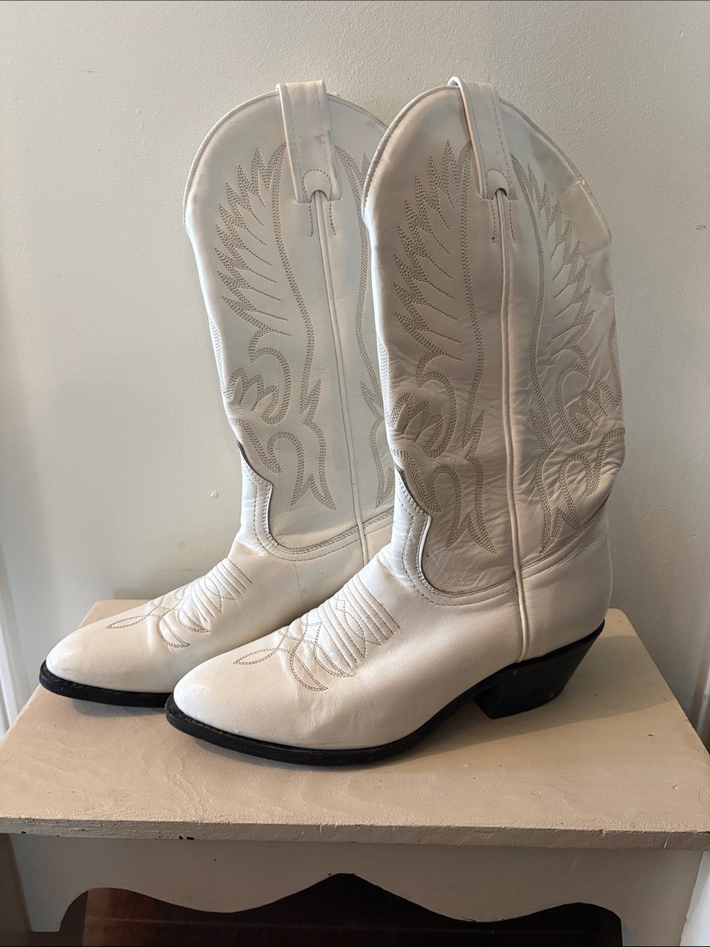 Women's Boulet White Leather Western Cowboy Boots - Classic Embroidered Heels